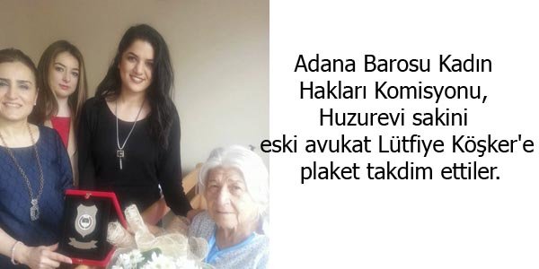Huzurevi sakini eski avukat Lütfiye Köşker'e plaket takdim