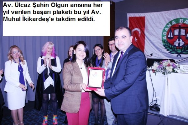 Muhal İkikardeş'e plaket