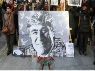 Hrant Dink cinayetinde kamu görevlileri bugün ilk kez hakim karşısına çıkıyor.