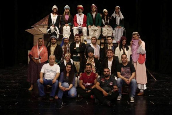 Tiyatro Topluluğu Antalya'da